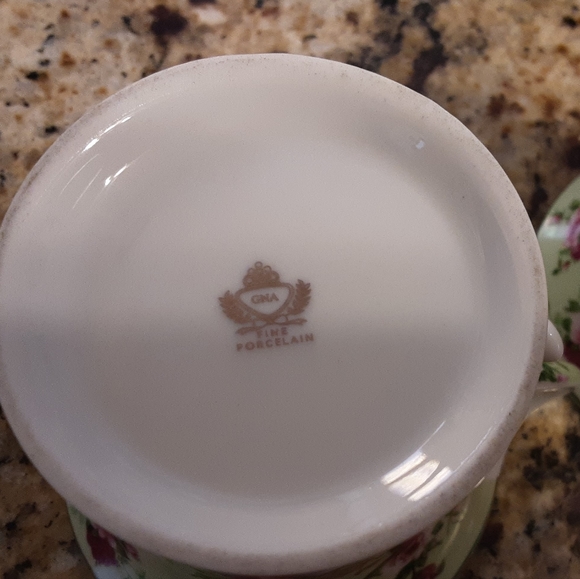 VINTAGE GNA FINE ITALIAN DESIGN PORCELAIN CUPS, ROSE PATTERN - Picture 7 of 16